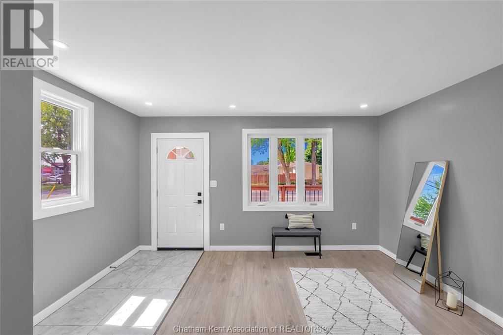30 MCNAUGHTON AVENUE EAST Image 7