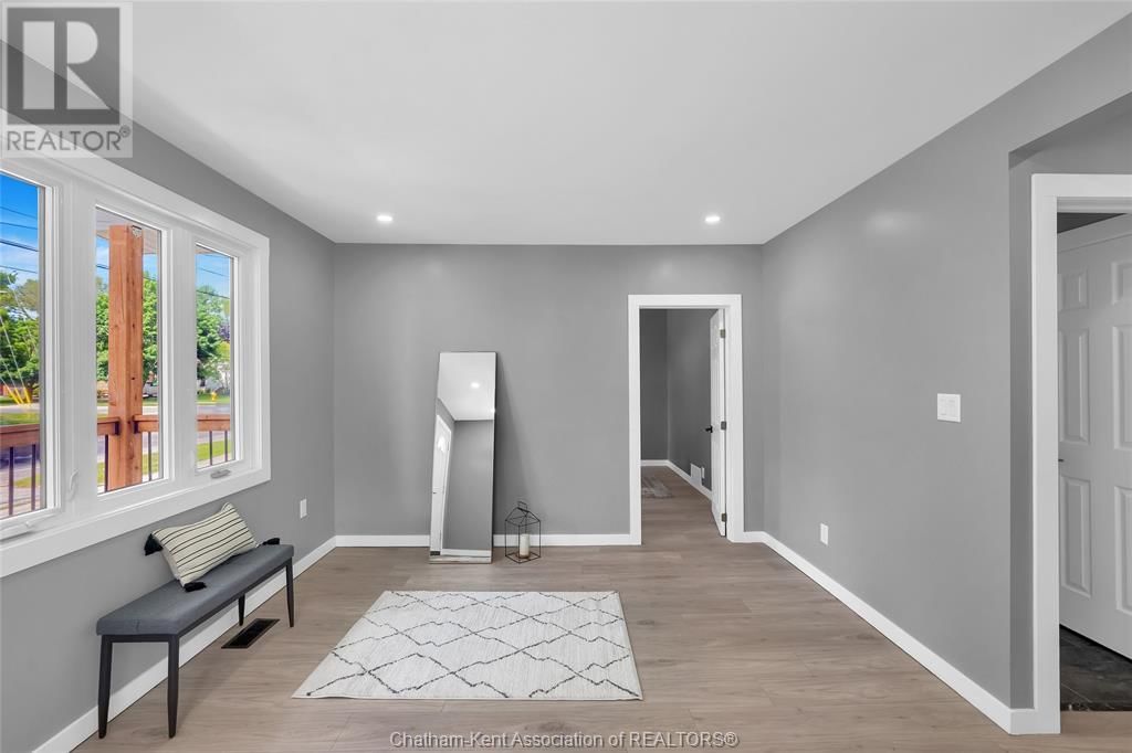 30 MCNAUGHTON AVENUE EAST Image 8