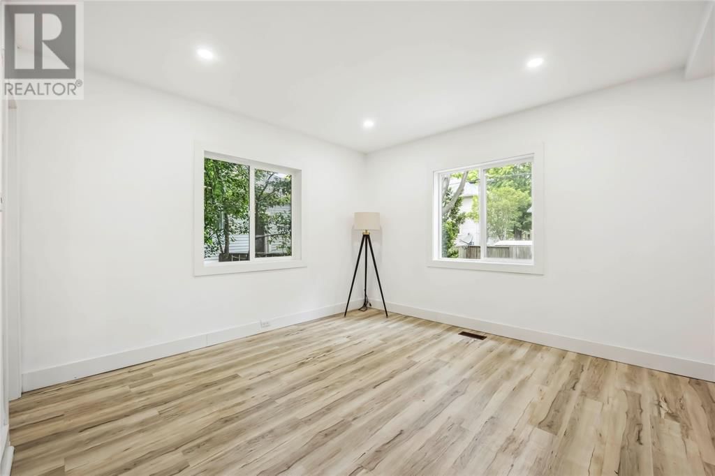 386 CROMWELL STREET Image 11