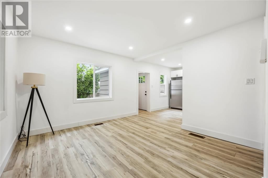 386 CROMWELL STREET Image 12