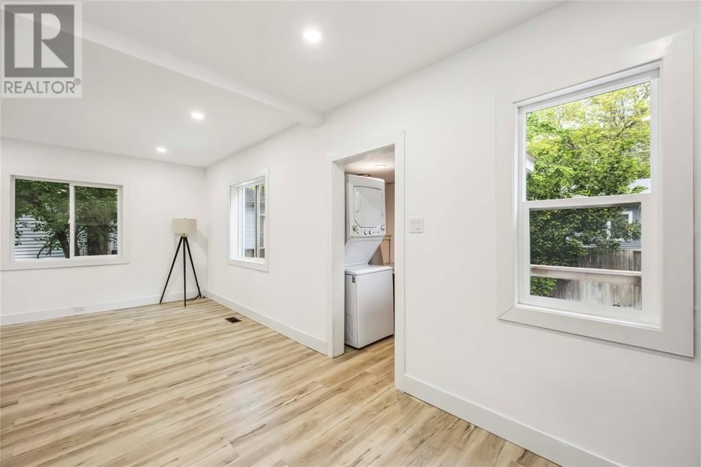 386 CROMWELL STREET Image 16