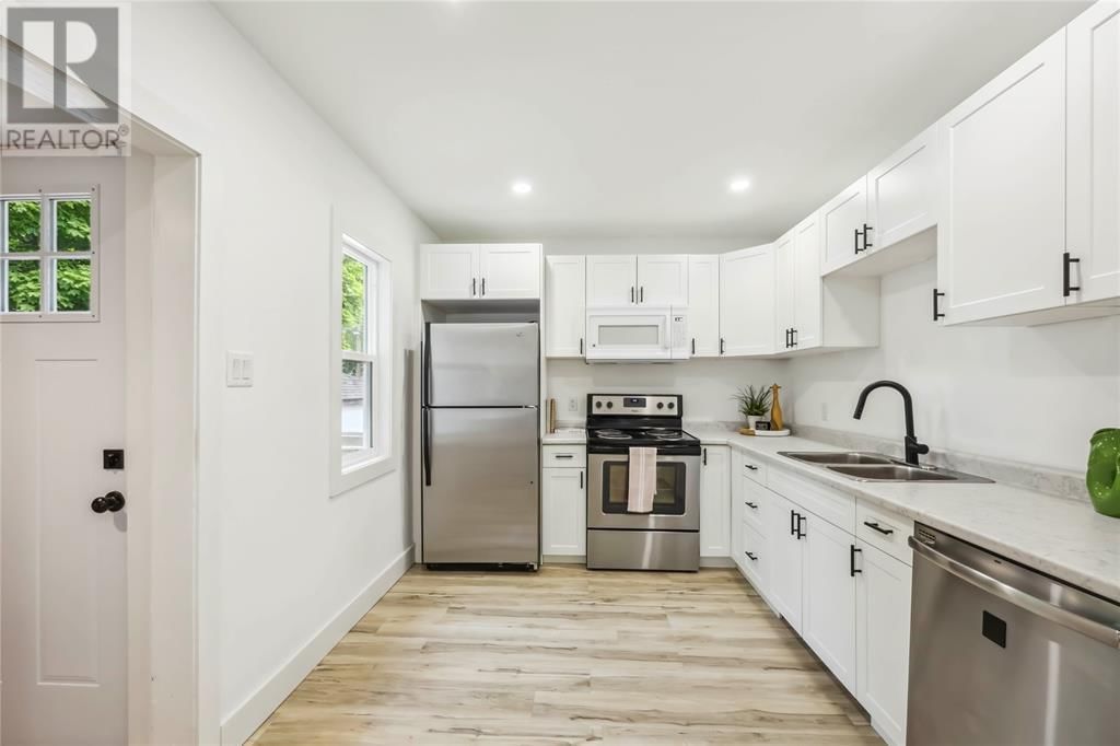 386 CROMWELL STREET Image 17