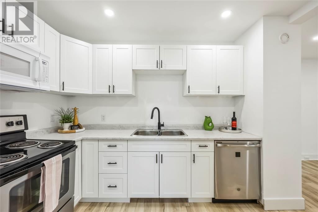 386 CROMWELL STREET Image 18