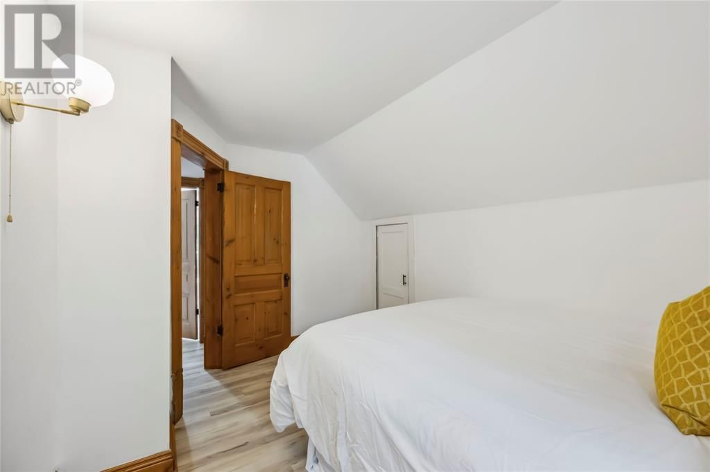 386 CROMWELL STREET Image 21