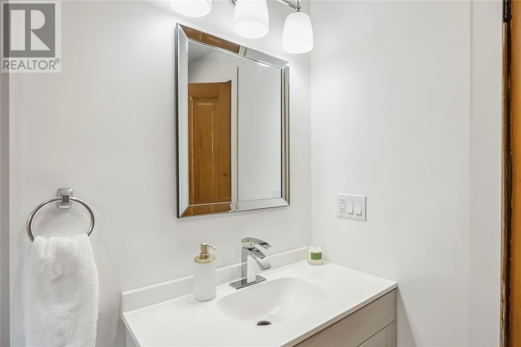 386 CROMWELL STREET Image 23