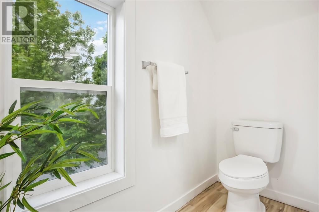 386 CROMWELL STREET Image 25
