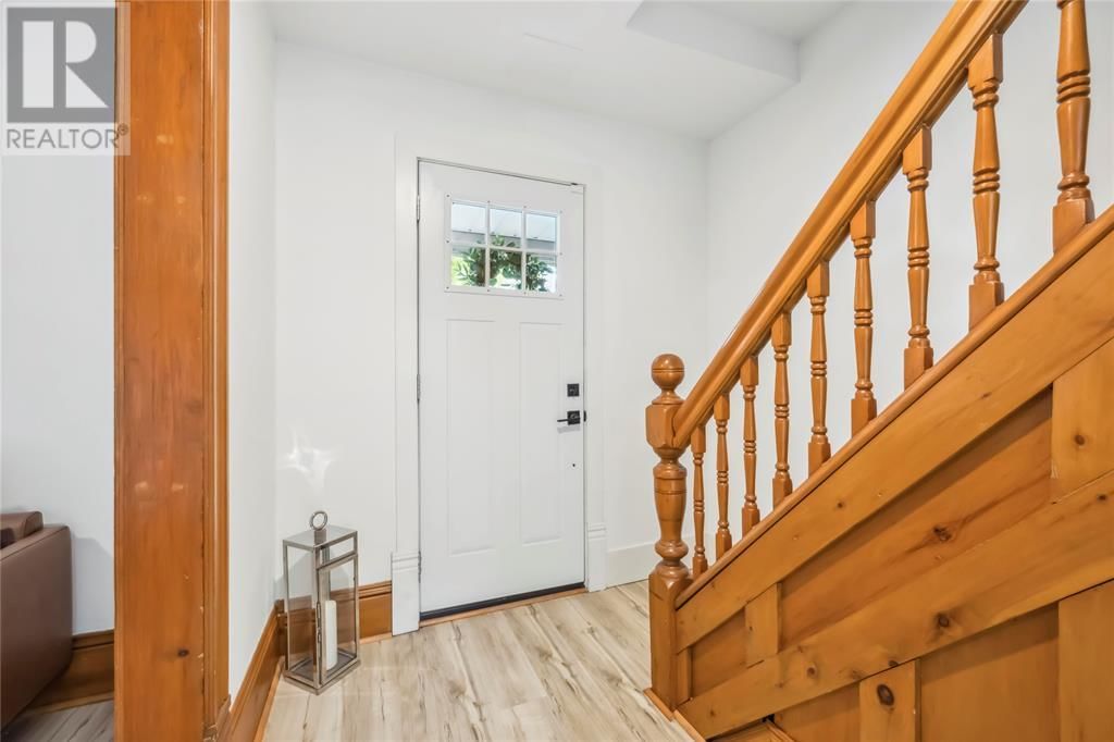 386 CROMWELL STREET Image 6