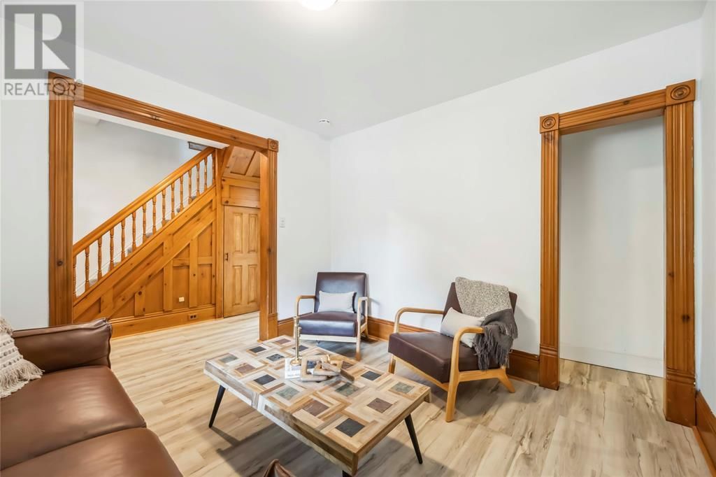386 CROMWELL STREET Image 8