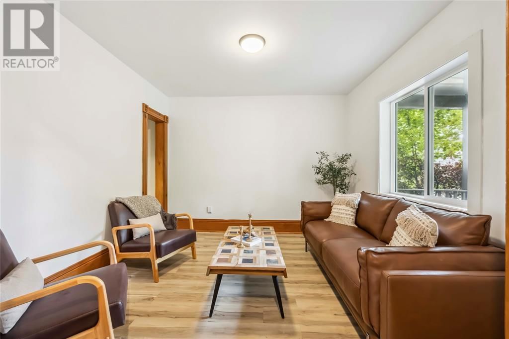 386 CROMWELL STREET Image 9