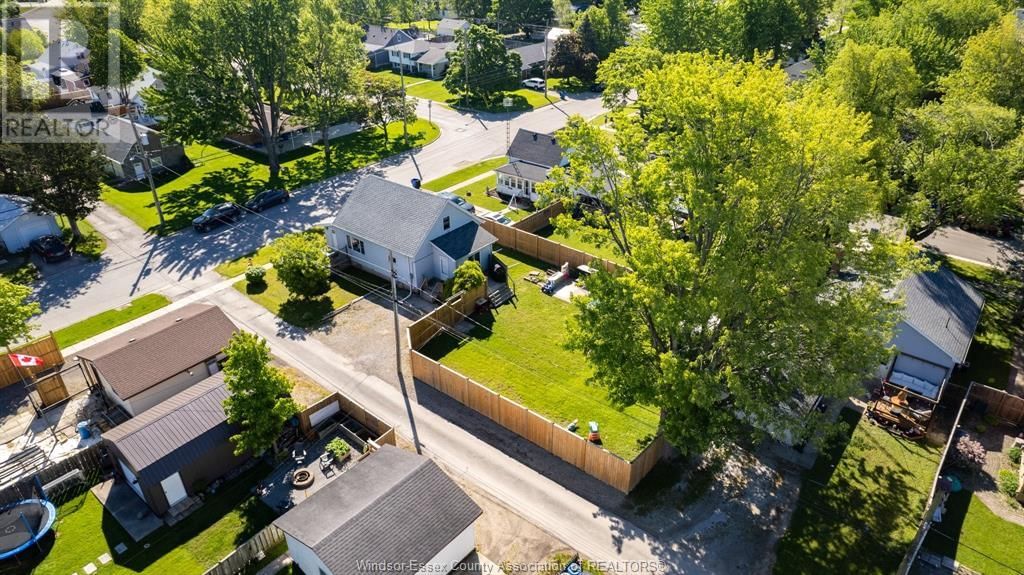 2 LYON AVENUE SOUTH Image 33