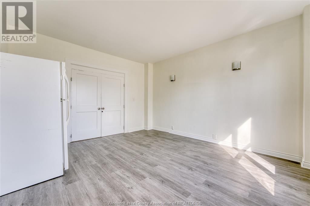 443 WELLINGTON Image 17