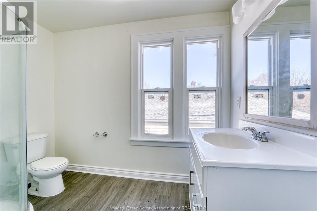 443 WELLINGTON Image 19