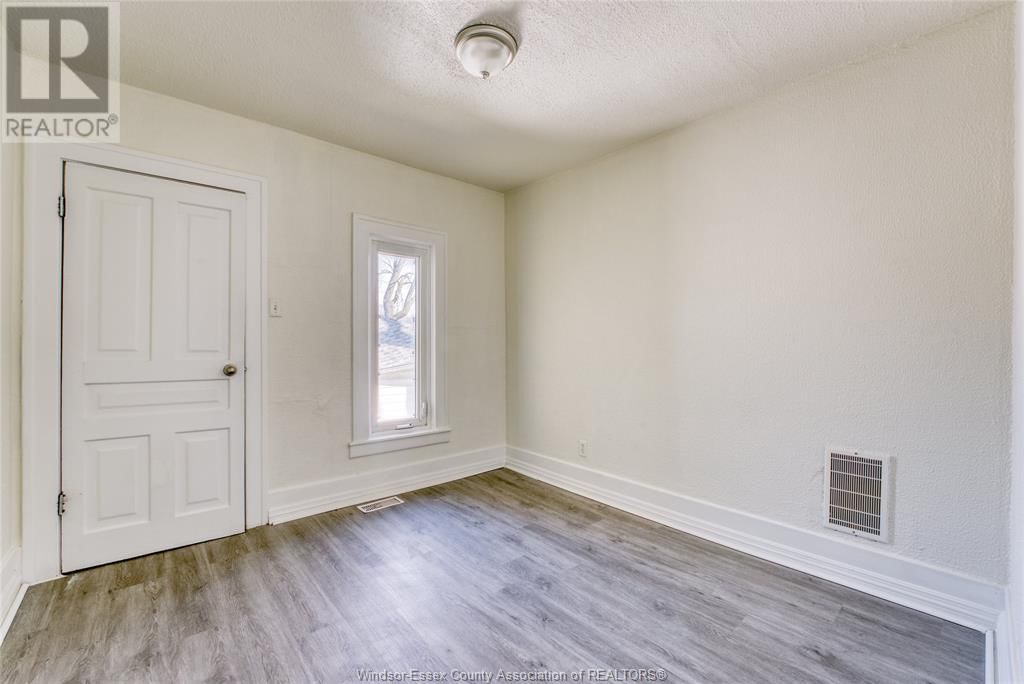 443 WELLINGTON Image 21