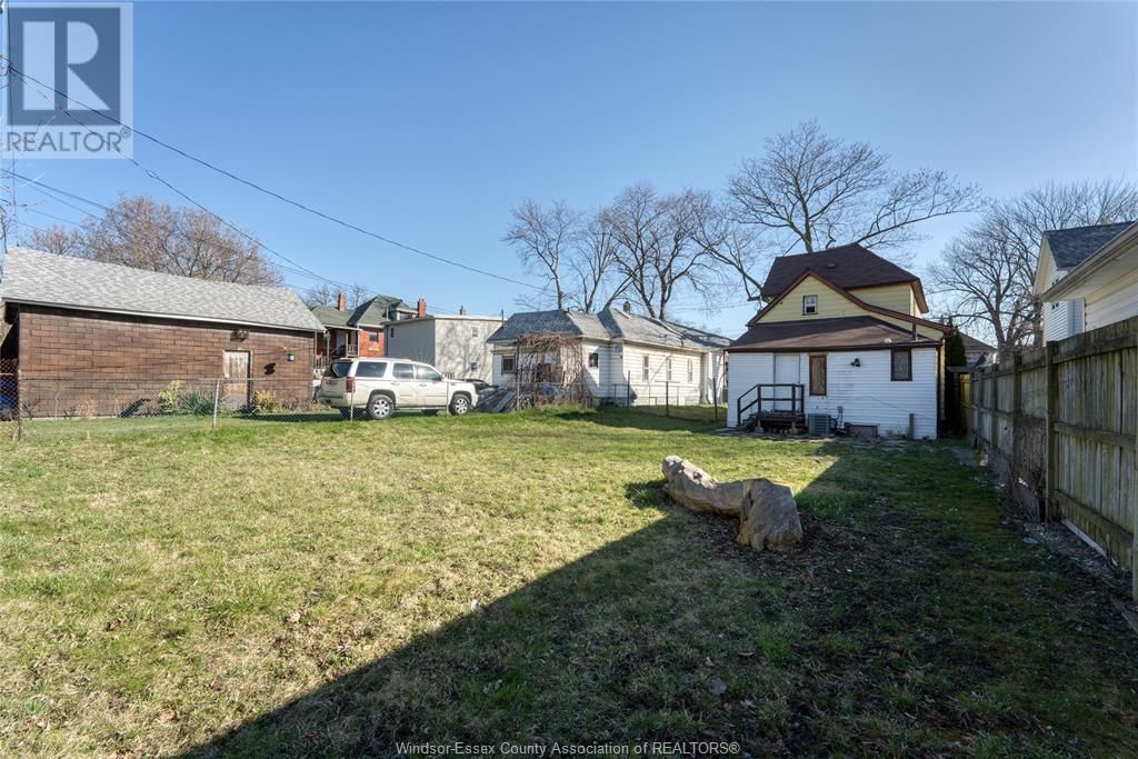 443 WELLINGTON Image 25