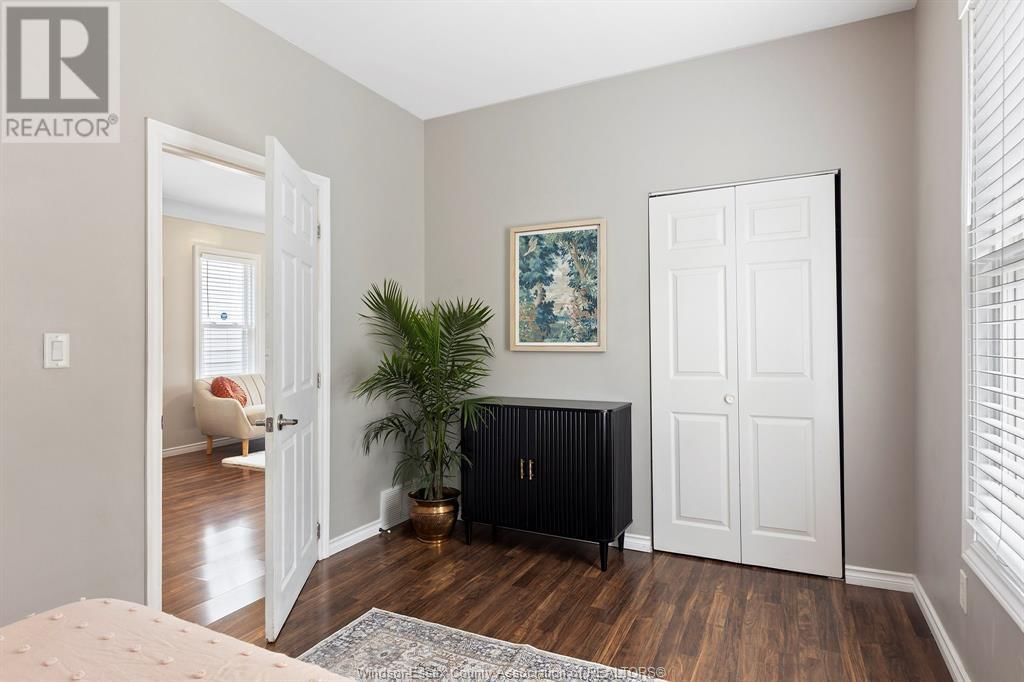 1166 MOY Image 13