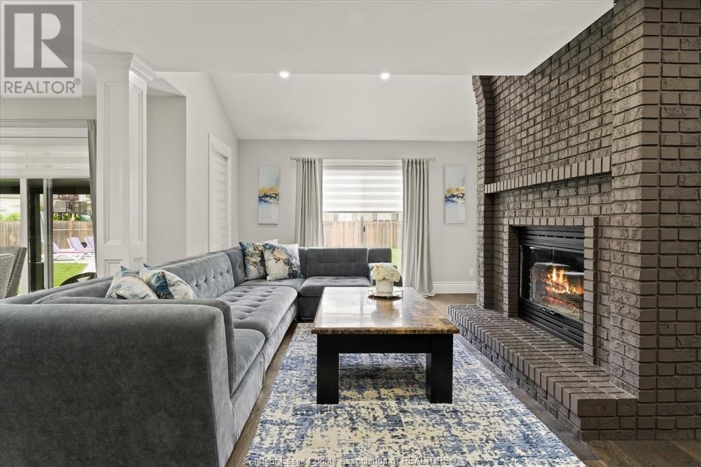 359 ELMGROVE DRIVE Image 18