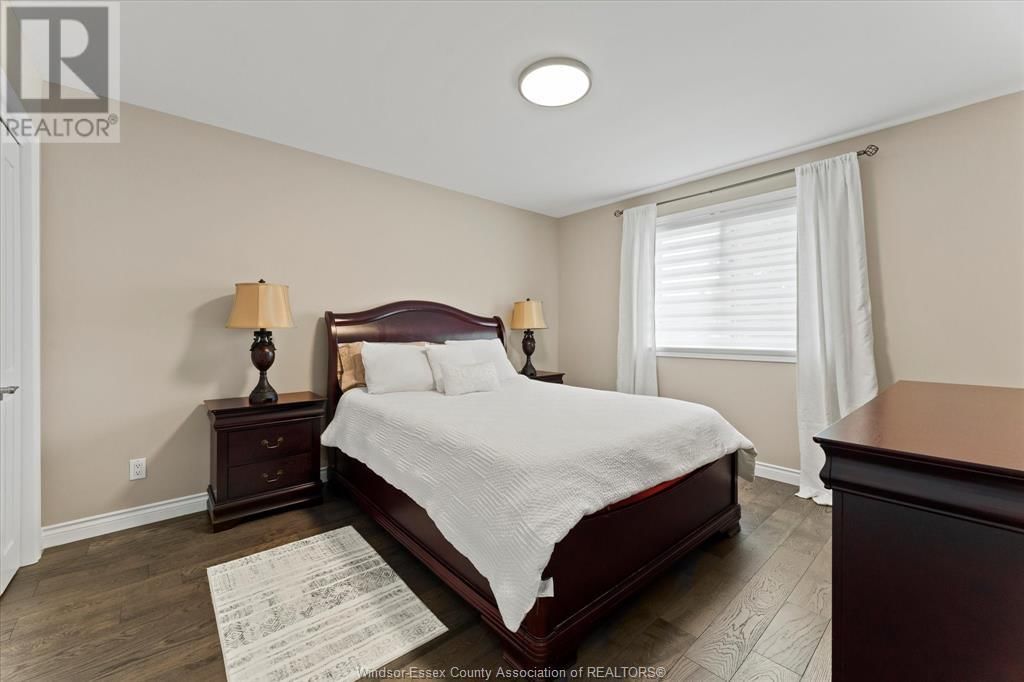 359 ELMGROVE DRIVE Image 32