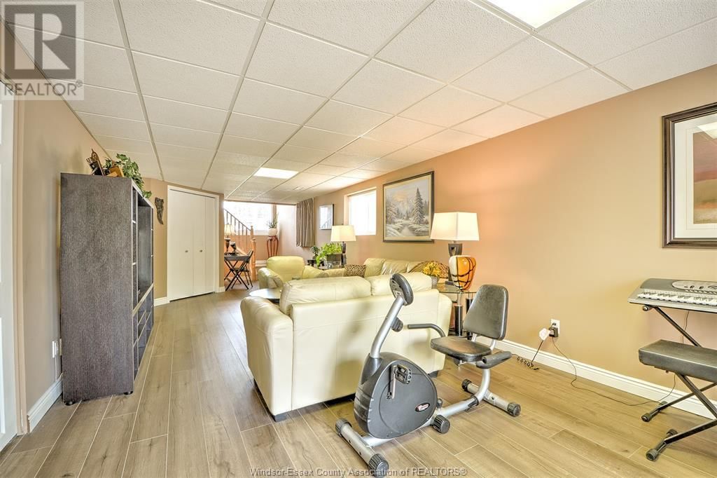 836 MICHAEL DRIVE Image 21