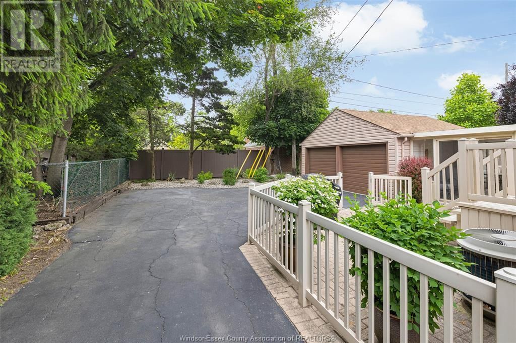 226 REEDMERE ROAD Image 33