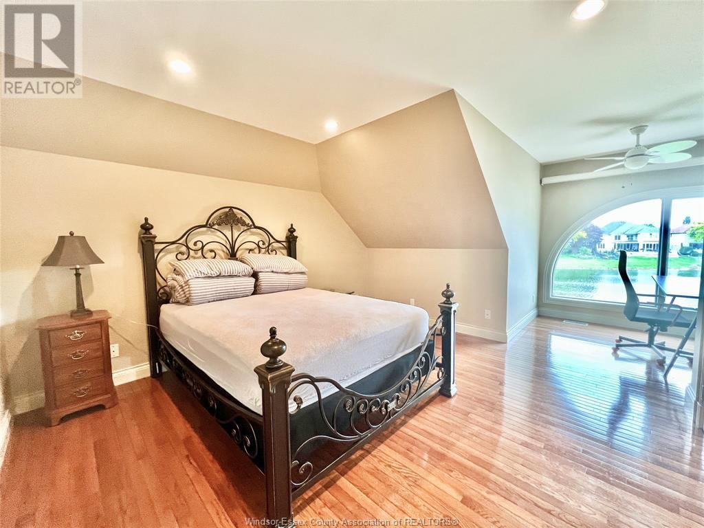 944 LAKE TRAIL DRIVE Image 1