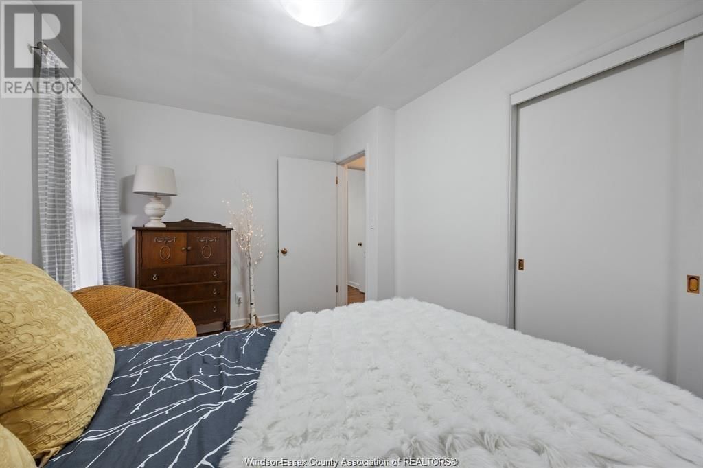 611 LYNN Image 4
