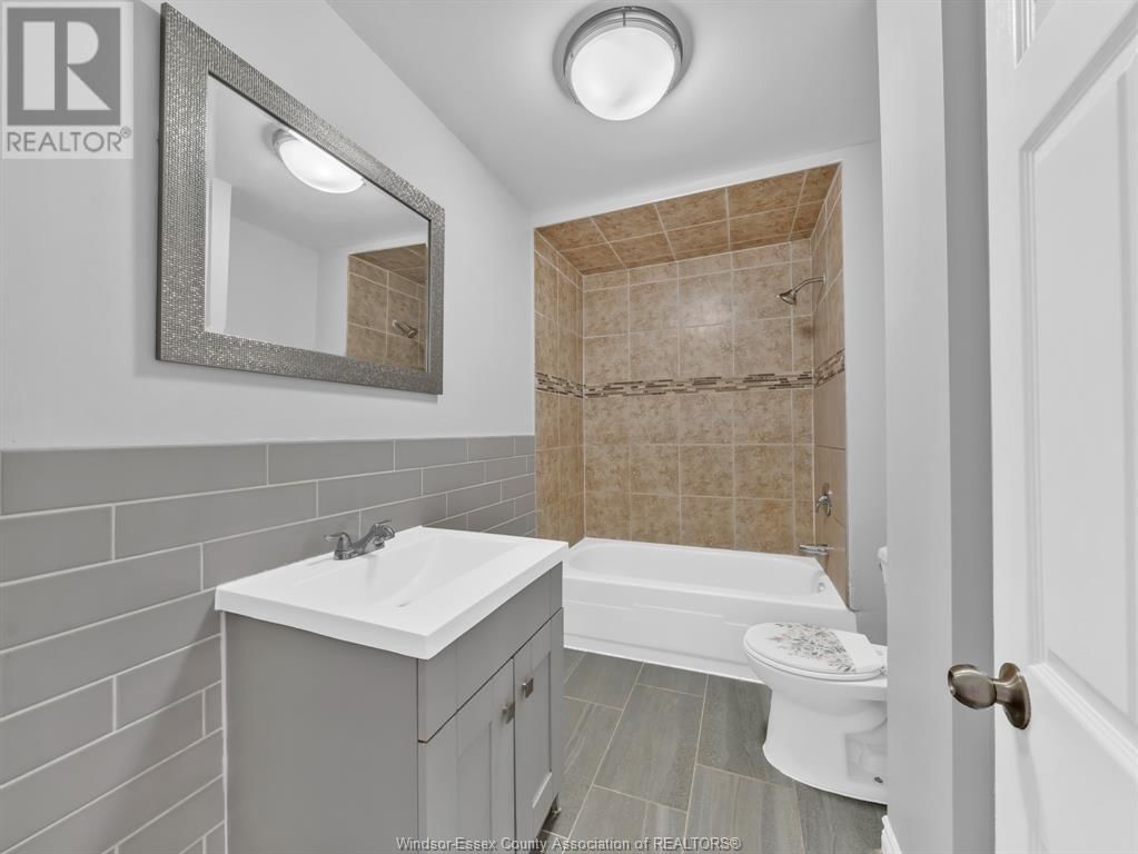 436 LOGAN AVENUE Image 11