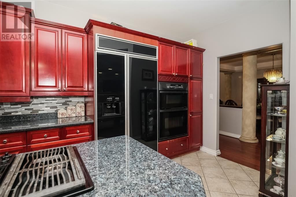 106 MARTIN DRIVE Image 12