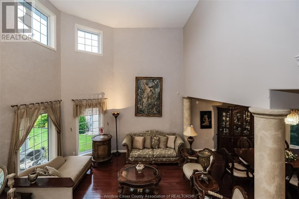 106 MARTIN DRIVE Image 17