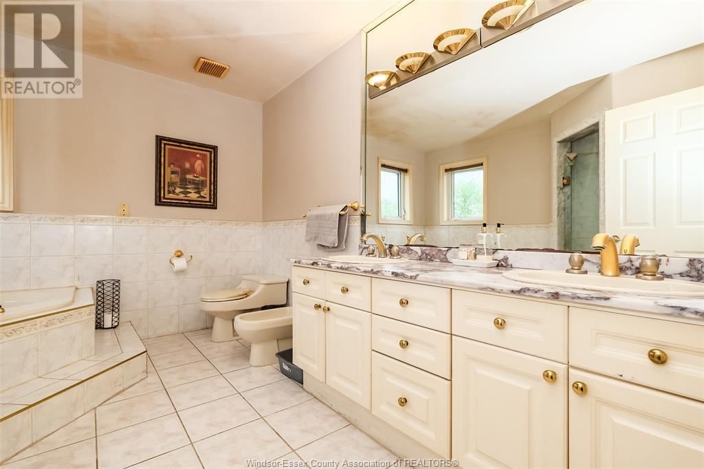 106 MARTIN DRIVE Image 24
