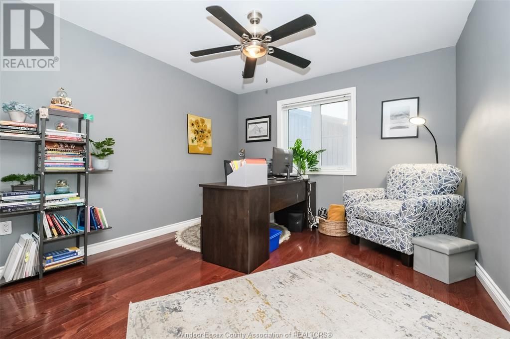 106 MARTIN DRIVE Image 25