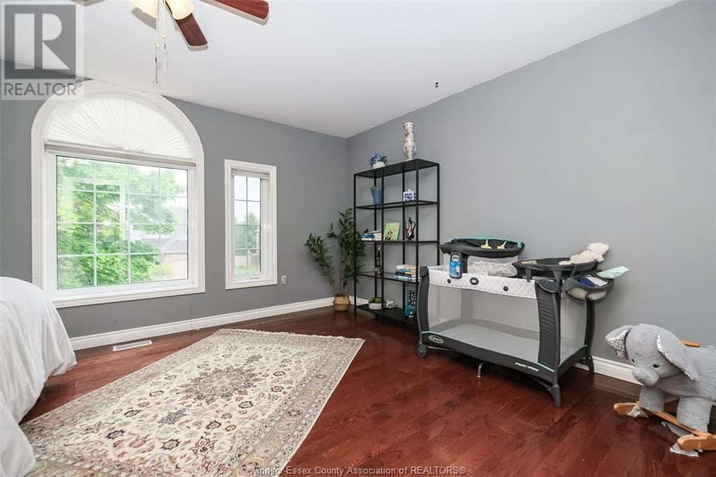 106 MARTIN DRIVE Image 27