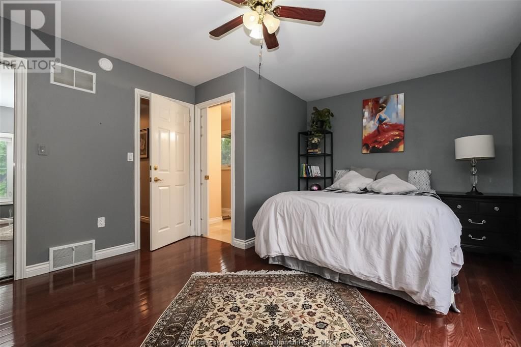 106 MARTIN DRIVE Image 28