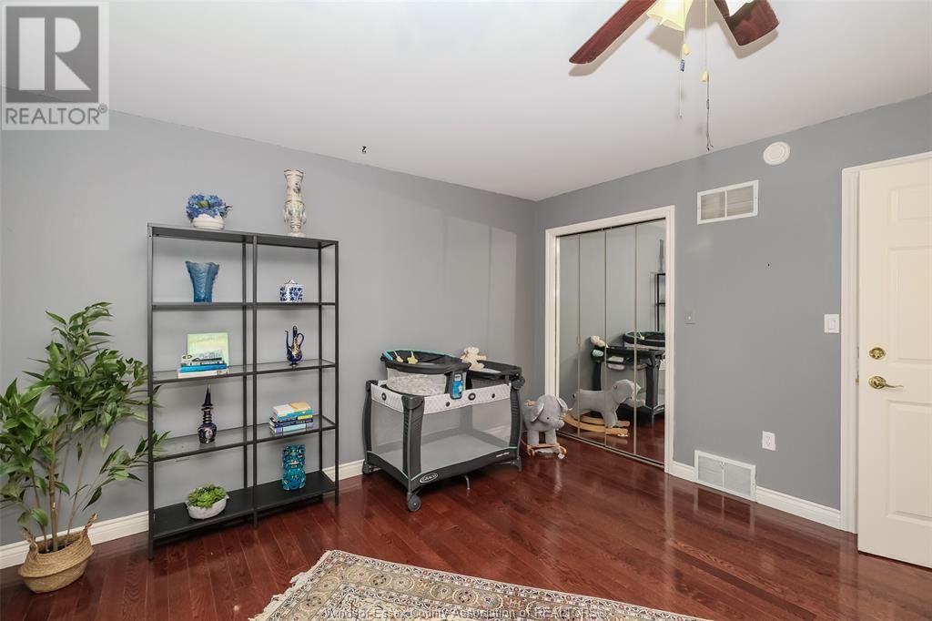 106 MARTIN DRIVE Image 29