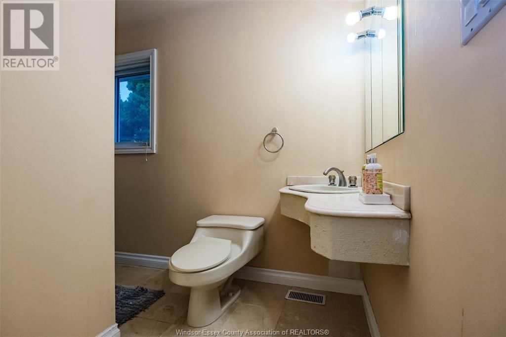 106 MARTIN DRIVE Image 30