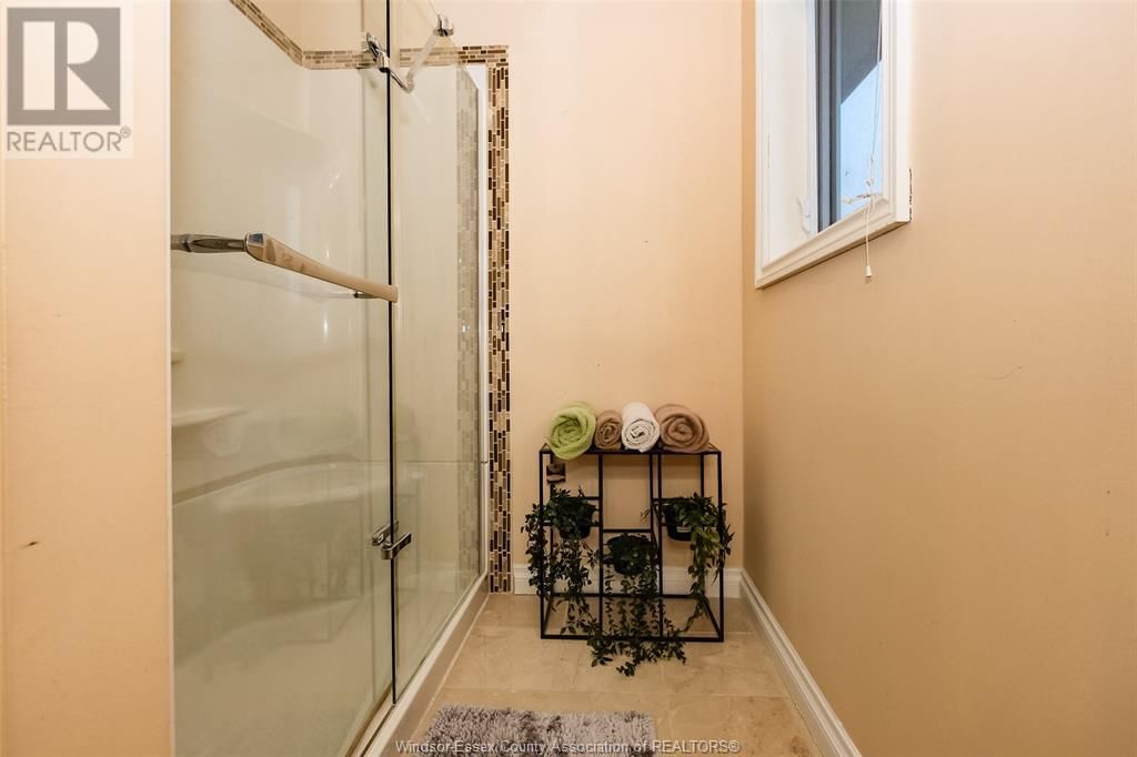 106 MARTIN DRIVE Image 31