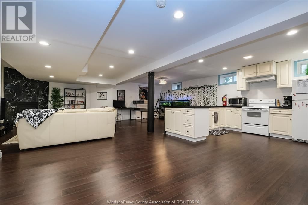 106 MARTIN DRIVE Image 32