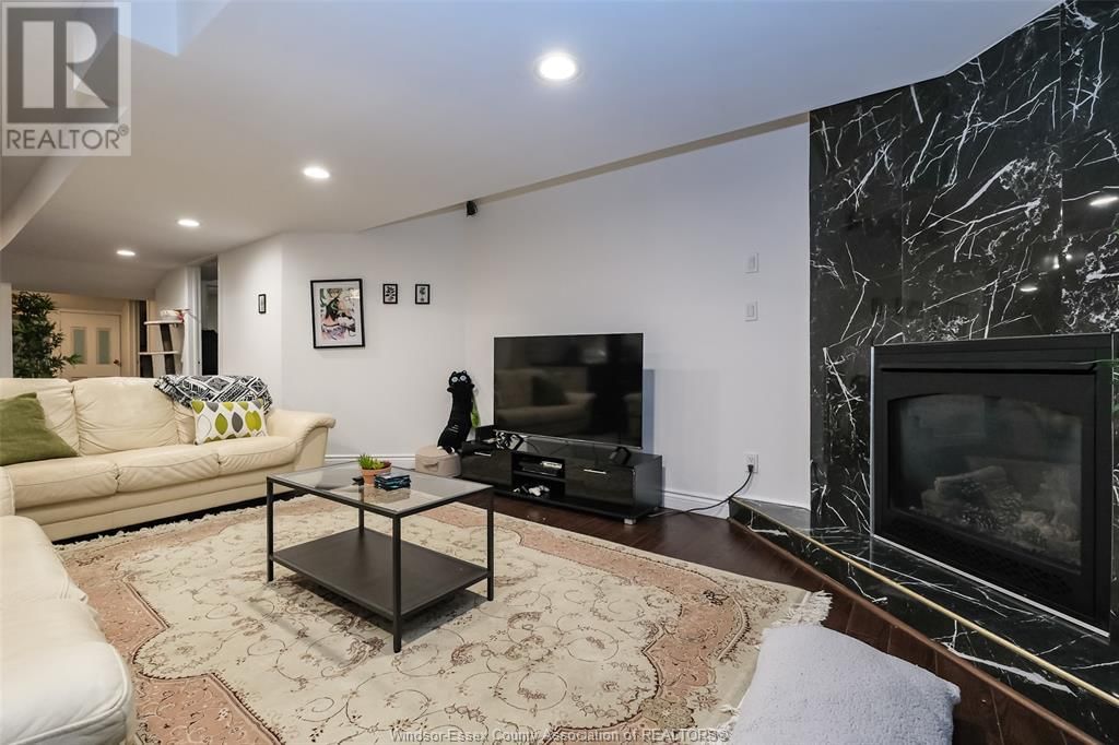 106 MARTIN DRIVE Image 37