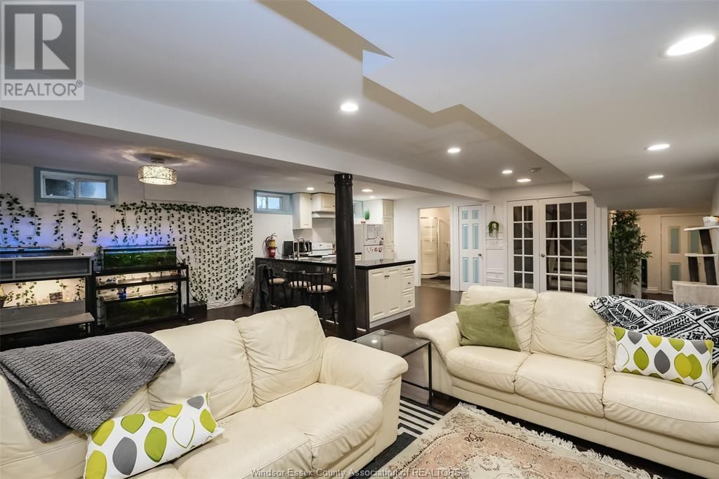 106 MARTIN DRIVE Image 38