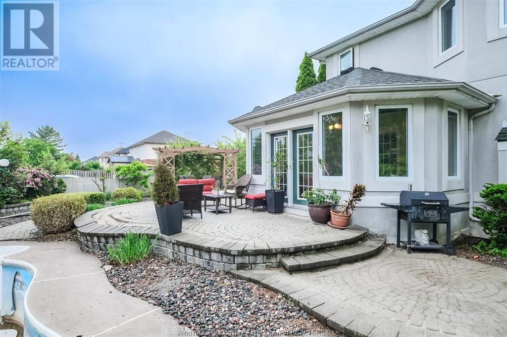 106 MARTIN DRIVE Image 41