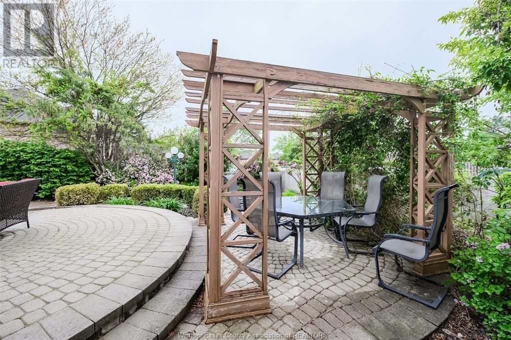 106 MARTIN DRIVE Image 42