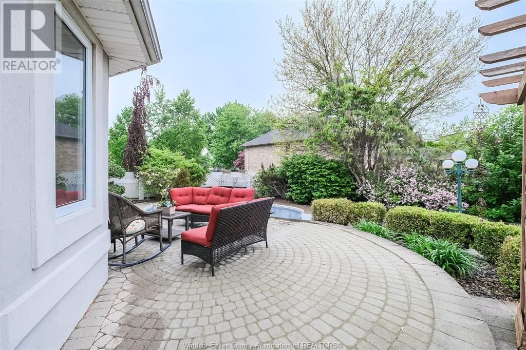 106 MARTIN DRIVE Image 43