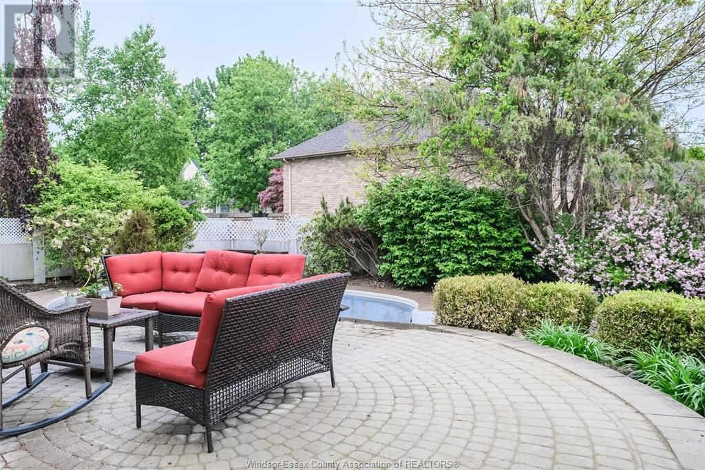 106 MARTIN DRIVE Image 44