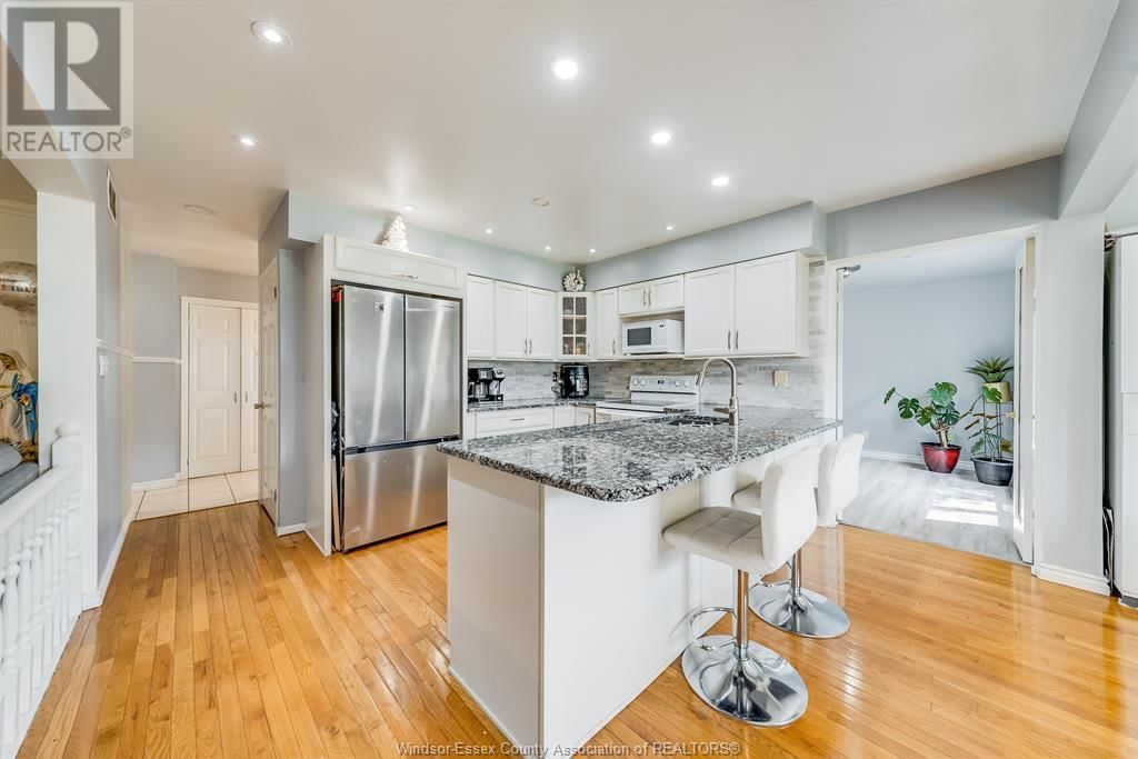 3169 CLEMENCEAU BOULEVARD Image 16