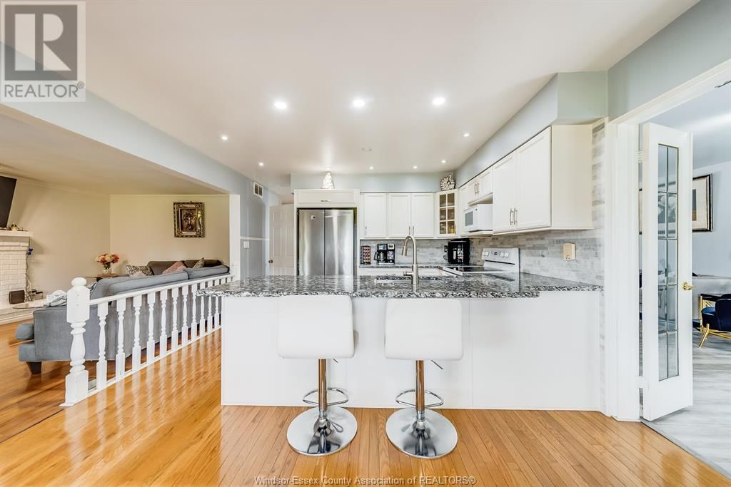 3169 CLEMENCEAU BOULEVARD Image 17