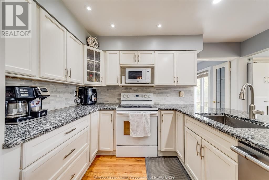 3169 CLEMENCEAU BOULEVARD Image 18