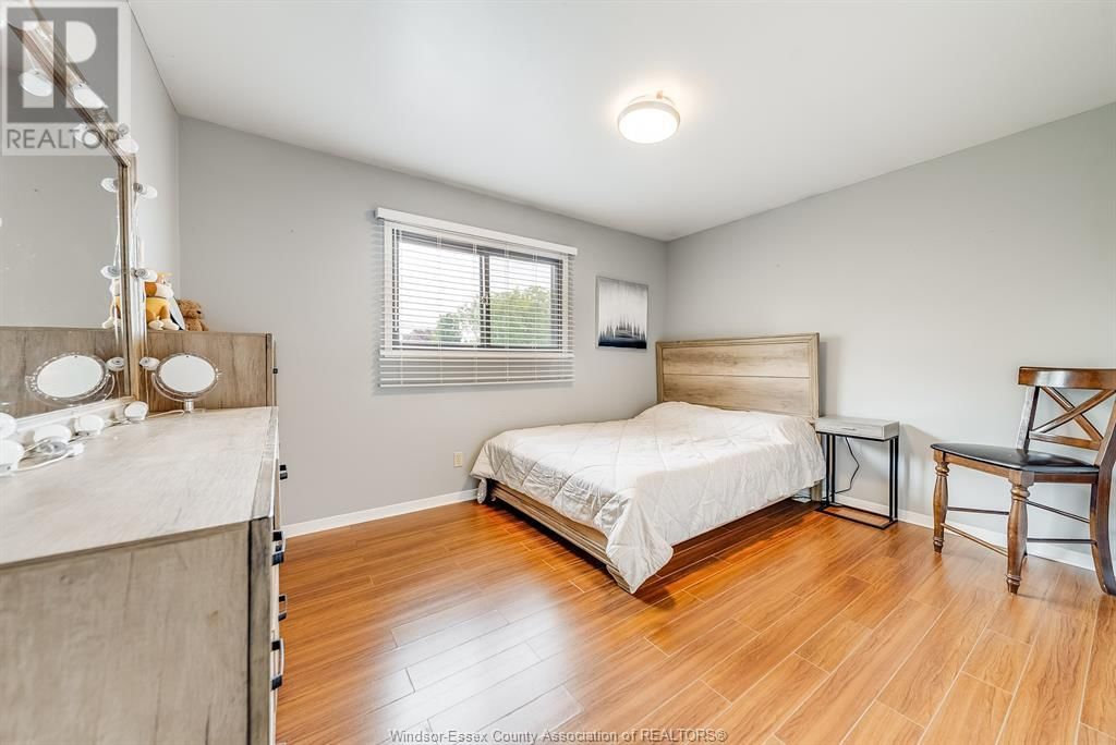 3169 CLEMENCEAU BOULEVARD Image 24