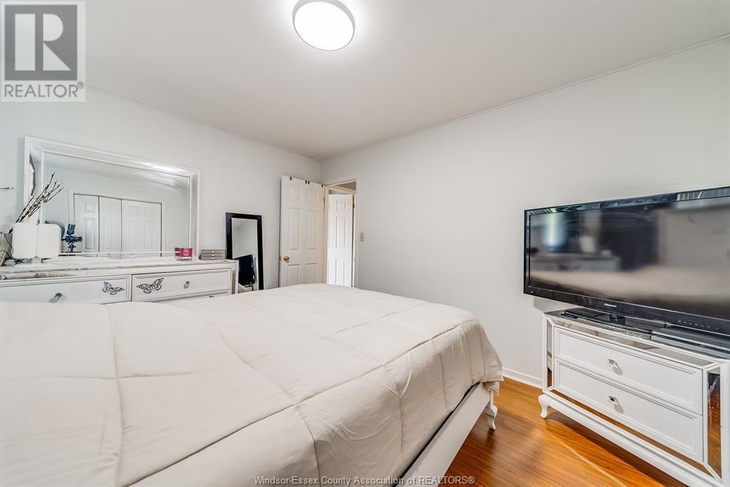 3169 CLEMENCEAU BOULEVARD Image 26