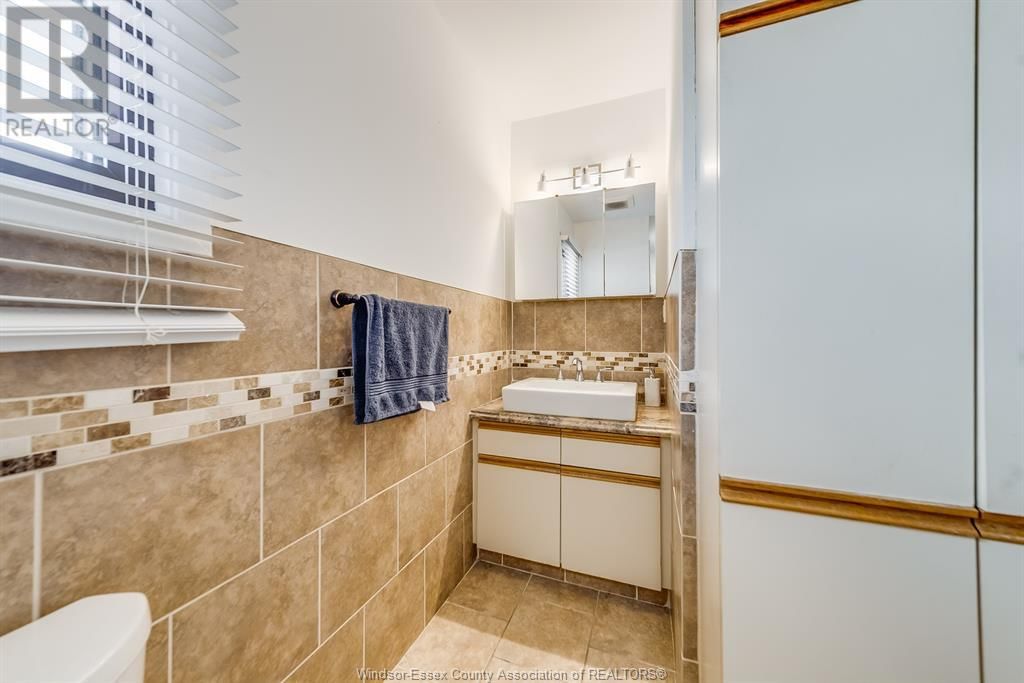 3169 CLEMENCEAU BOULEVARD Image 31