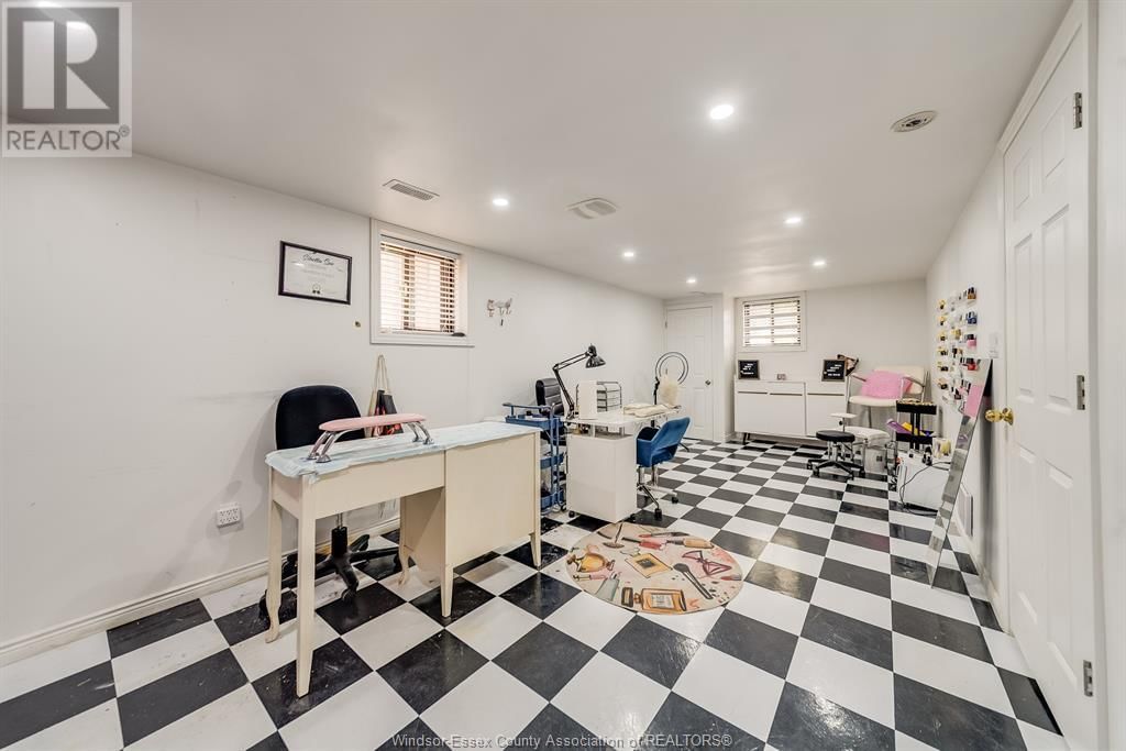 3169 CLEMENCEAU BOULEVARD Image 34