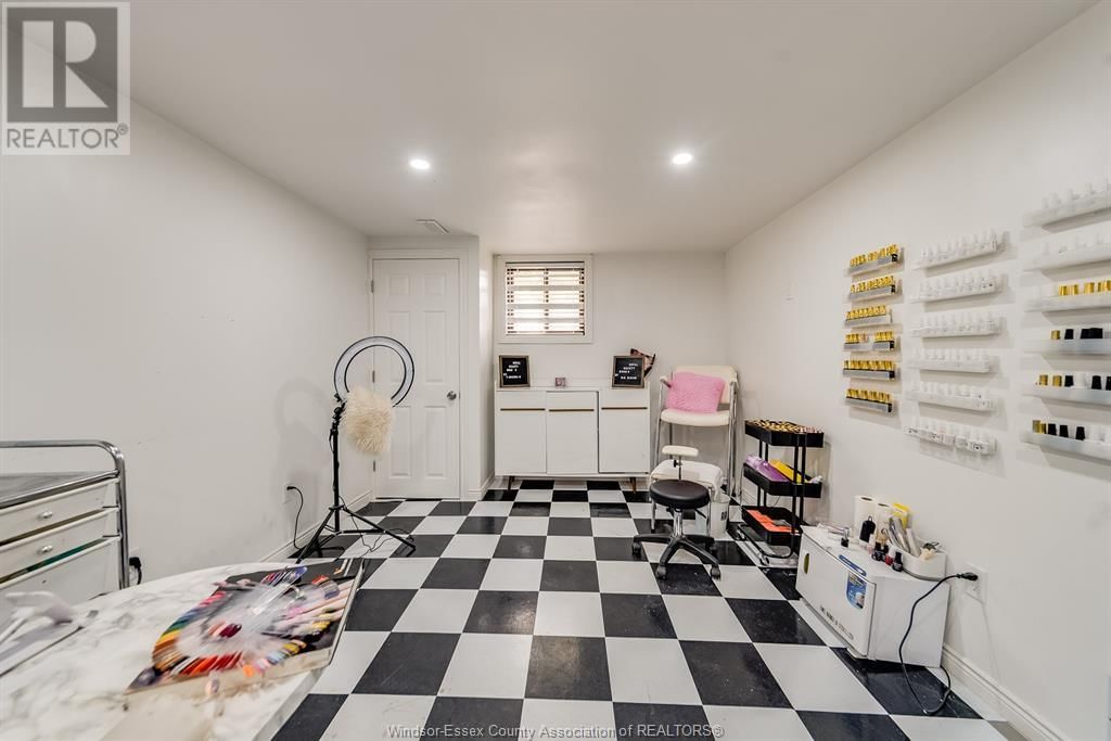 3169 CLEMENCEAU BOULEVARD Image 35